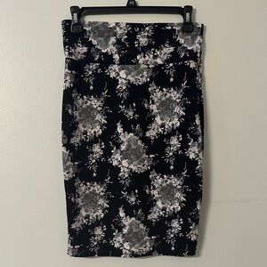 LuLaRoe Black and Gray Floral Pencil Skirt